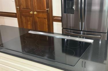 Classic Contrast Kitchen